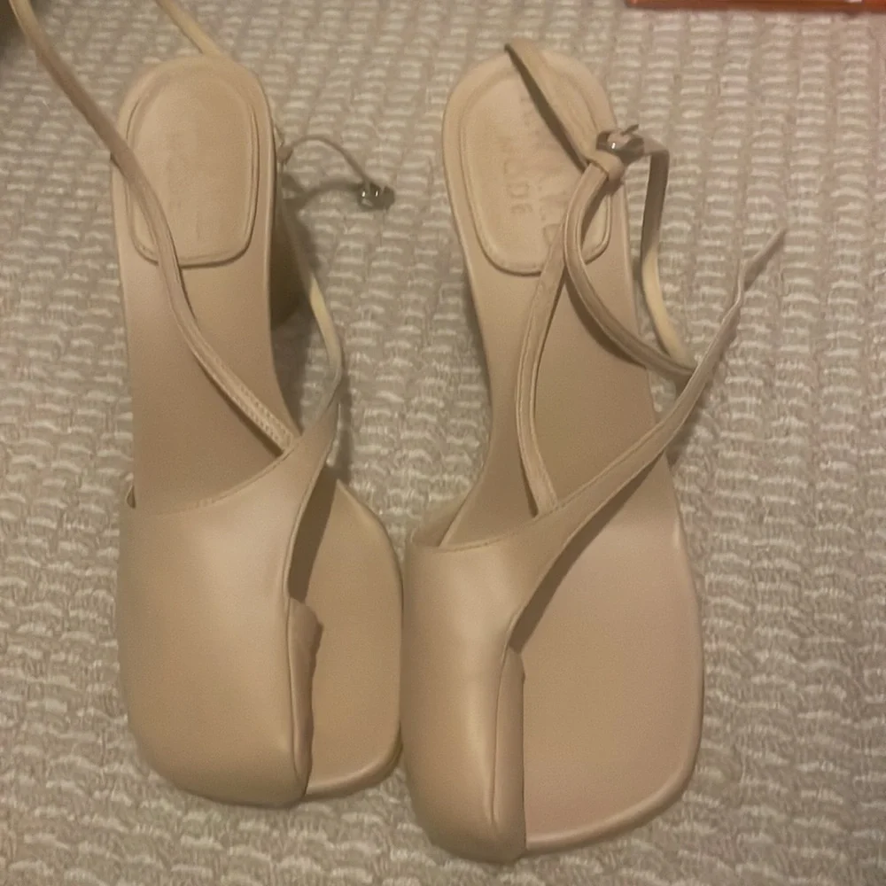 ASYMMETRIC CHRISTINE SHOES BEIGE by awake mode - Picture 4 of 5